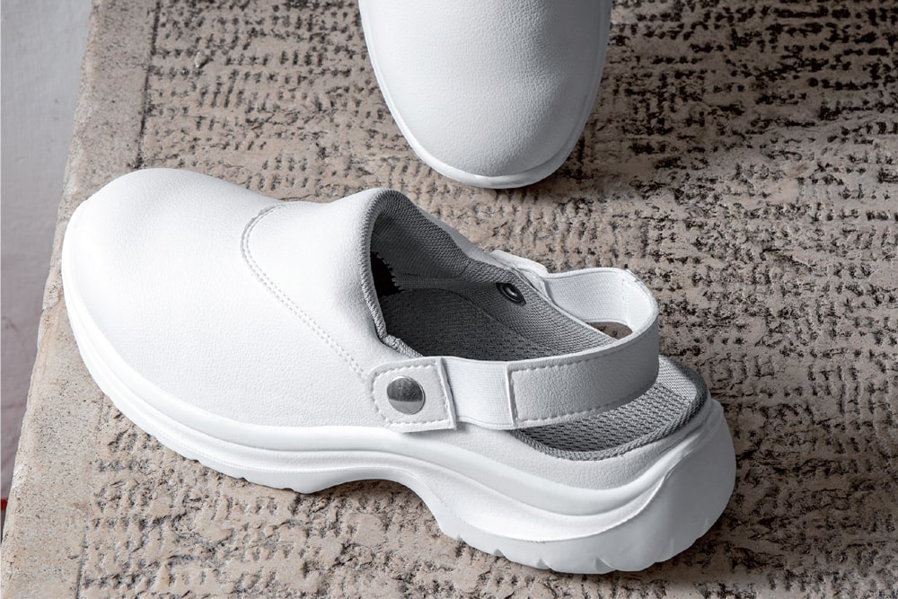 Kitchen clog for chef and restaurateurs professionals with microfiber upper