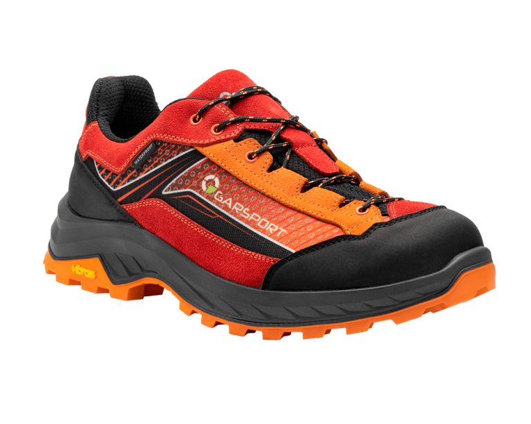 Lightweight and waterproof low hiking shoes, ideal for mountain walks and approach. Water-resistant with Vibram sole.