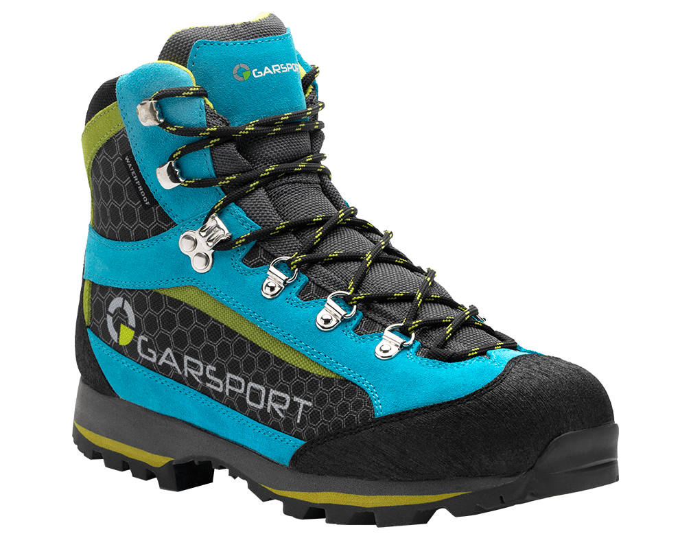 Women's Waterproof Hiking Boots ideal for mountain activities, trekking, and via ferratas. Boots with Vibram soles.