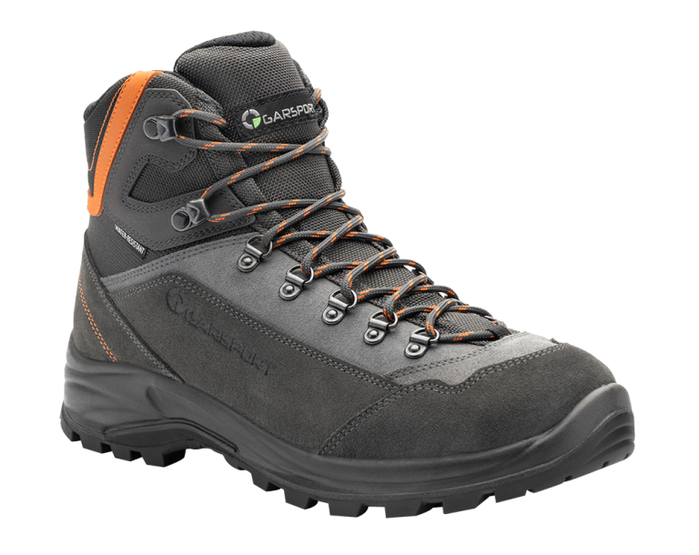 Chaussures de randonnée légères et imperméables, idéales pour les promenades en montagne même sur des terrains difficiles. Semelle Vibram.