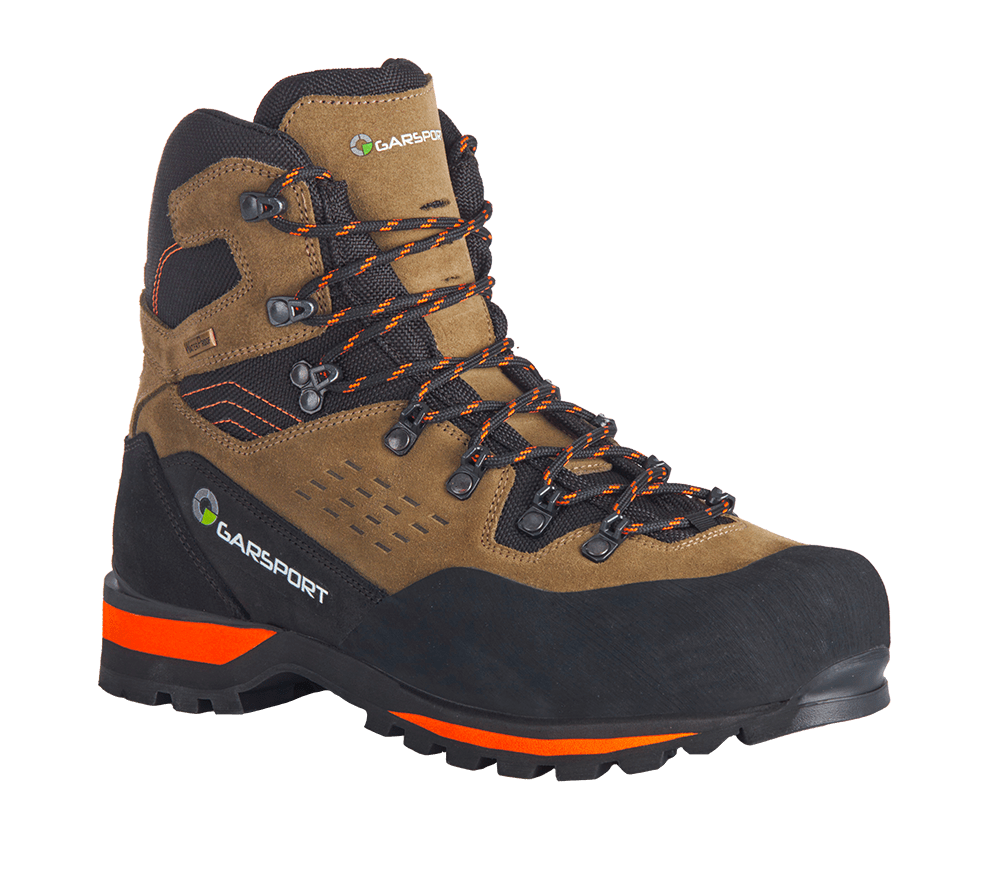 Chaussure d'alpinisme semi-automatique imperméable.