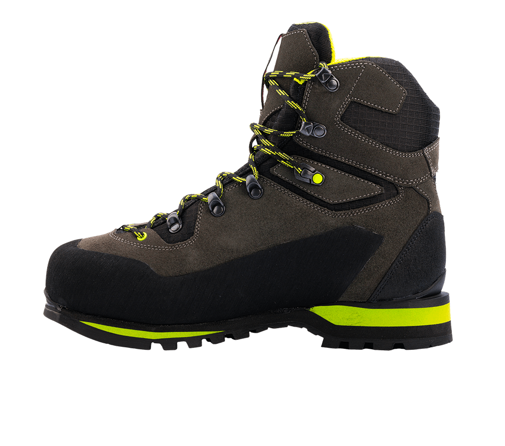 Sierra Mid black lime boots stability on mountain terrain